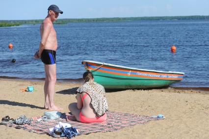 Санкт-Петербург.  Отдыхающие на пляже `Северный`в Сестрорецке.