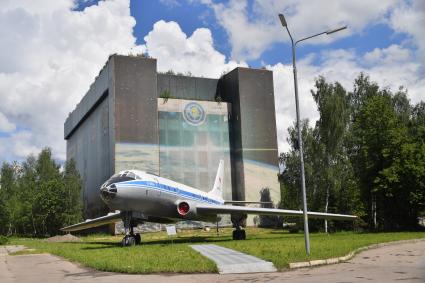 Московская область. Звездный городок. Самолет Ту-104 АК на территории центра подготовки космонавтов.