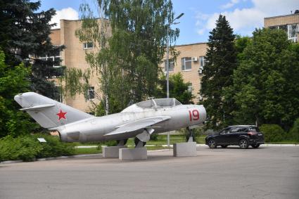 Московская область. Звездный городок. Самолет - памятник МиГ-15 УТИ   на котором летали первые космонавты на территории Центра подготовки космонавтов им. Ю.А. Гагарина .