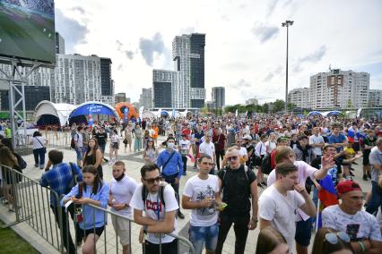 Фан-зона чемпионата Европы 2021 в Екатеринбурге, во время матча Россия 1-0 Финляндия