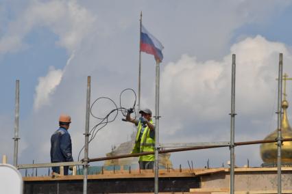 Москва. Рабочие во время реконструкции Большого Каменного моста.