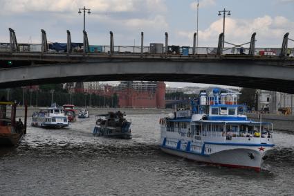 Москва. Прогулочные теплоходы на Москва-реке.