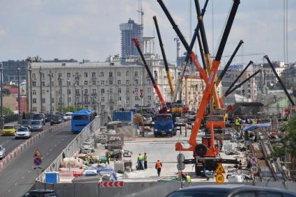 Москва. Реконструкция Большого Каменного моста.