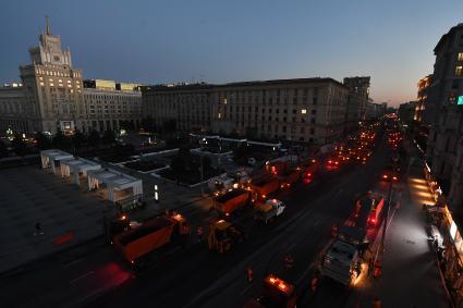 Москва. Работы по замене асфальта на Тверской улице.