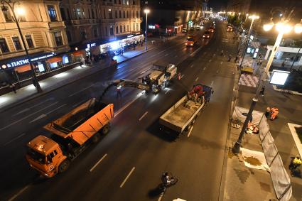 Москва. Работы по замене асфальта на Тверской улице.