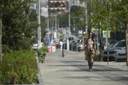 Екатеринбург. Девушка  на одной из улиц города