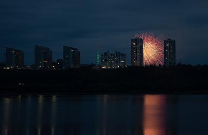 Пермь. Праздничный салют в честь Дня города и Дня России.