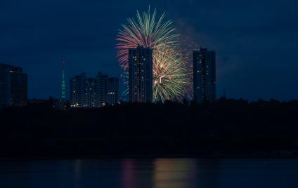 Пермь. Праздничный салют в честь Дня города и Дня России.