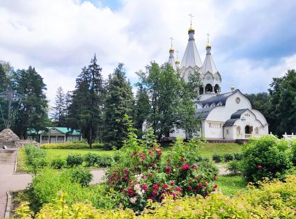 Храм Воскресения Христова и Новомучеников и Исповедников Российских в п. Боброво