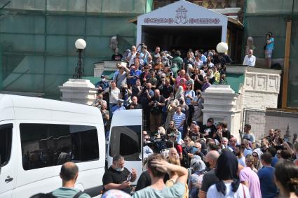 Москва. Во время церемонии прощания с актером и музыкантом Петром Мамоновым на территории Донского монастыря.