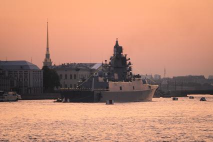 Санкт-Петербург. Репетиция Главного военно-морского парада в честь Дня Военно-морского флота России в акватории Невы.