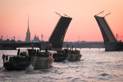 Санкт-Петербург. Репетиция Главного военно-морского парада в честь Дня Военно-морского флота России в акватории Невы.