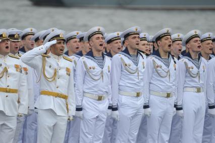 Санкт-Петербург. Военнослужащие на репетиции Главного военно-морского парада в честь Дня Военно-морского флота России в акватории Невы.