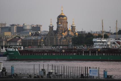 Санкт-Петербург. Вид на церковь Успения Пресвятой Богородицы на Васильевском острове.