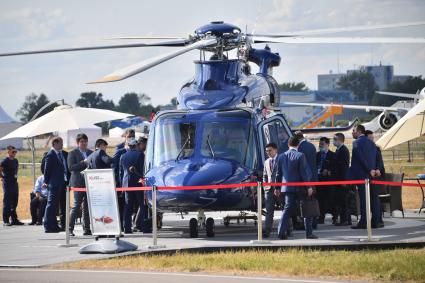 Московская область. Жуковский. Двухмоторный многоцелевой вертолет AgustaWestland AW139 на открытии Международного авиационно-космического салона МАКС-2021.