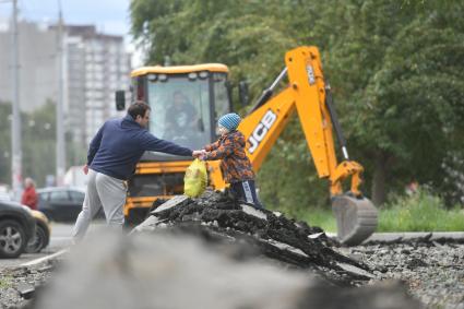 Екатеринбург. Замена асфальта на одной из улиц города