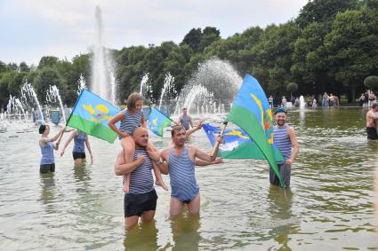 Москва. Десантники во время празднования Дня Воздушно-десантных войск России на ВДНХ.