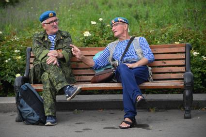 Москва. Десантники во время празднования Дня Воздушно-десантных войск России на ВДНХ.