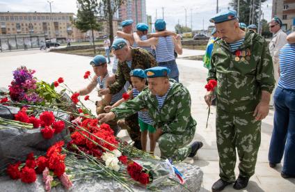 Пермь. Десантники во время празднования Дня Воздушно-десантных войск России.