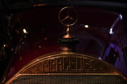 Москва. Экспозиция Музея Гаража особого назначения ФСО России. Автомобиль Mercedes 22/40 PS.