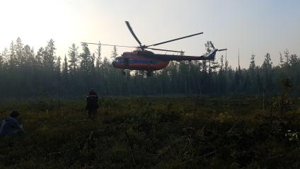 Красноярский край. Экипажем вертолета Ми-8 во время тушения лесных пожаров.