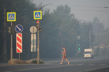 Екатеринбург. Смог над городом, вызванный лесными пожарами в 50 километрах под городом Первоуральск