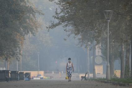 Екатеринбург. Смог над городом, вызванный лесными пожарами в 50 километрах под городом Первоуральск