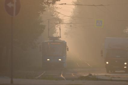 Екатеринбург. Смог над городом, вызванный лесными пожарами в 50 километрах под городом Первоуральск