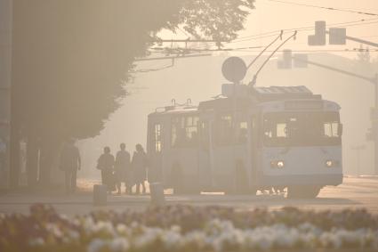 Екатеринбург. Смог над городом, вызванный лесными пожарами в 50 километрах под городом Первоуральск