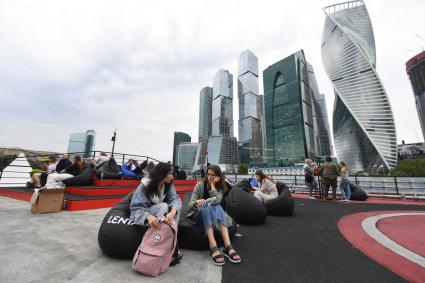 Москва. Посетители на фестивале науки и технологий Geek Picnic.