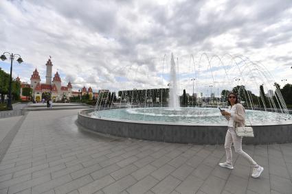 Москва. На территории парка развлечений `Остров мечты`.