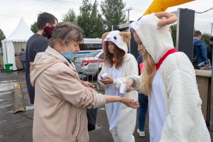 Московская область.  Термометрия посетителей гастрономического  фестиваля `Сыр Пир Мир`на территории Истринской сыроварни в деревне Дубровское.