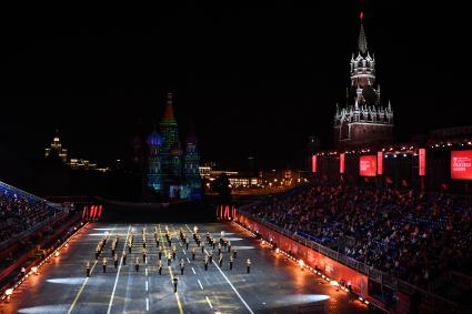 Москва. Центральный военный оркестр Министерства обороны РФ на церемонии открытия XIV Международного военно-музыкального фестиваля `Спасская башня` на Красной площади.