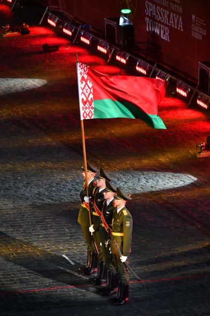 Москва. Военнослужащие Белоруссии на церемонии открытия XIV Международного военно-музыкального фестиваля `Спасская башня` на Красной площади.