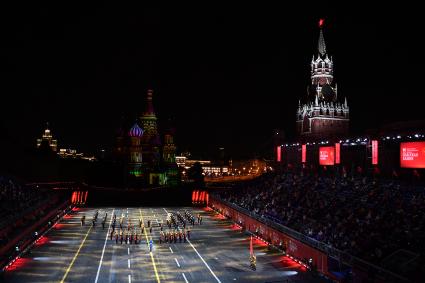 Москва. Церемония открытия XIV Международного военно-музыкального фестиваля `Спасская башня` на Красной площади.