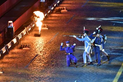 Москва. Исторический парадный взвод Академии генерального штаба Греции на торжественной церемонии открытия XIV Международного военно-музыкального фестиваля `Спасская башня` на Красной площади.