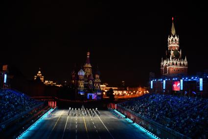 Москва. Церемония открытия XIV Международного военно-музыкального фестиваля `Спасская башня` на Красной площади.