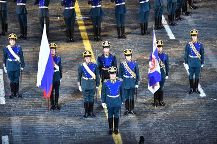 Москва. Военнослужащие роты специального караула Президентского полка на церемонии открытия XIV Международного военно-музыкального фестиваля `Спасская башня` на Красной площади.