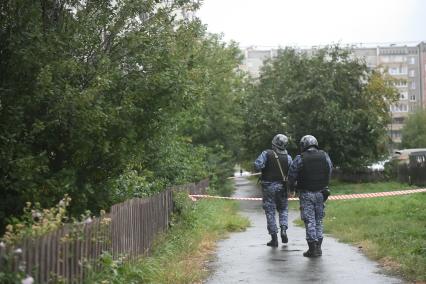 Екатеринбург. Последствия взрыва газа в жилом доме на Индустрии 57/2, в результате которого пострадал 1 мужчина, живший в квартире, где произошел взрыв.