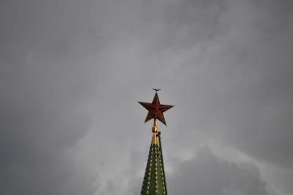 Москва.  Звезда на  кремлевской башне.