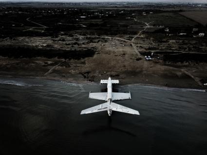 Дагестан. Советский ракетный корабль-экраноплан проекта 903 `Лунь` на берегу реки Терек.