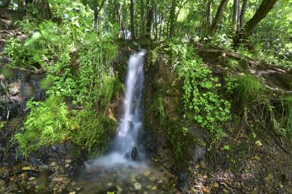 Калужская область. Водопад `Радужный` на реке Нара.