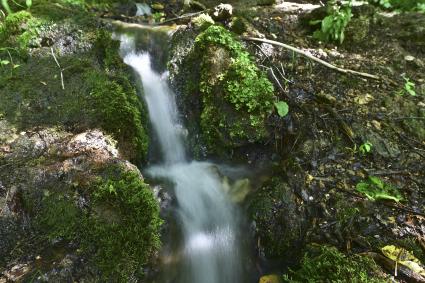 Калужская область. Водопад `Радужный` на реке Нара.