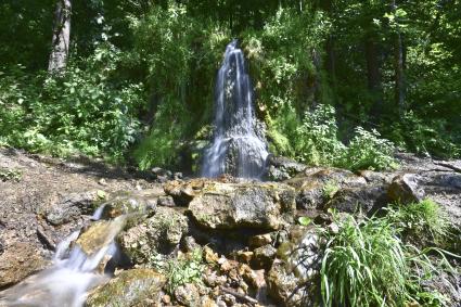 Калужская область. Водопад `Радужный` на реке Нара.