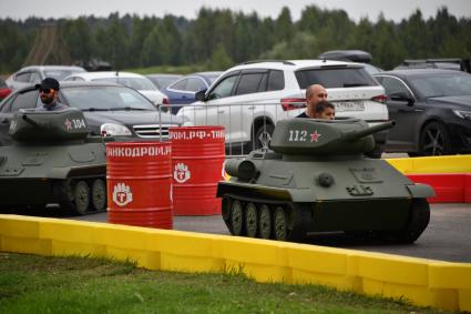 Московская область.  Посетители  в военно-патриотическом парке `Патриот` во время закрытия Международного военно-технического форума `Армия-2021`.