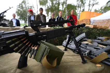 Московская область. Посетители в военно-патриотическом парке `Патриот` во время закрытия Международного военно-технического форума `Армия-2021`.