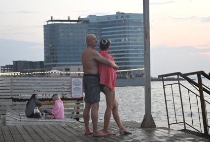 Владивосток. Отдыхающие на пляже.