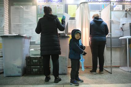 Екатеринбург. На одном из избирательном участке, во время выборов депутатов государственной думы