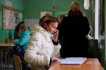 Санкт-Петербург. Голосование на выборах депутатов Государственной Думы. Избирательный участок.