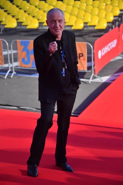 Сочи. Актер Олег Алмазов на церемонии открытия 32-го Открытого Российского Кинофестиваля `Кинотавр` в Сочи.